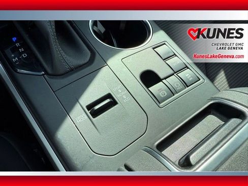 Used 2023 Toyota Highlander L image 21