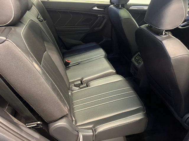 Used 2024 Volkswagen Tiguan SE R-Line FWD image 13