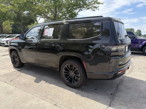 Used 2024 Jeep Grand Wagoneer Series III w/ Rear Seat Video Group 1 AWD/4WD image 5
