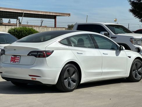 Used 2020 Tesla Model 3 Standard Range image 3