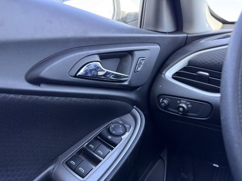 Used 2023 Chevrolet Malibu LT image 13