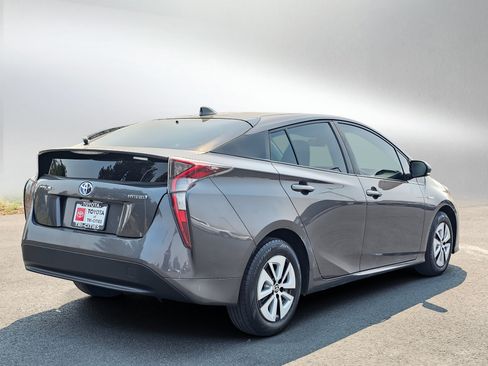 Used 2016 Toyota Prius Three w/ Advanced Technology Package FWD image 5