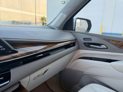 Used 2024 Cadillac Escalade Premium Luxury Platinum image 27