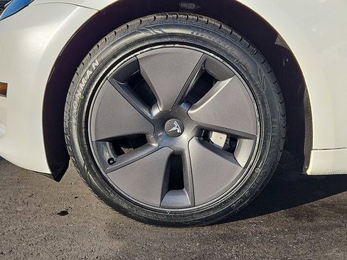 Used 2023 Tesla Model 3 Standard Range image 13