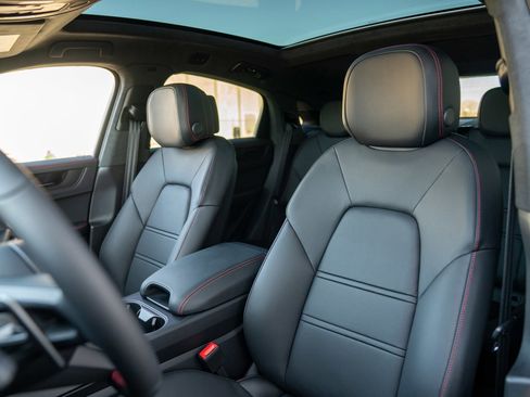 New 2026 Porsche Cayenne GTS AWD/4WD image 5