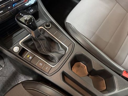 Certified 2025 Volkswagen Jetta SE FWD image 18