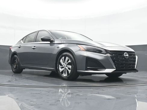 Used 2025 Nissan Altima 2.5 S FWD image 24