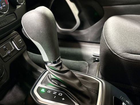 Used 2018 Jeep Renegade Sport w/ Power & Air Group image 19