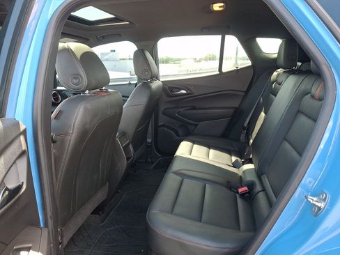 Used 2024 Chevrolet Trax RS w/ Sunroof Package FWD image 10