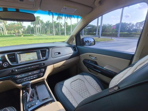 Used 2018 Kia Sedona SX FWD image 28