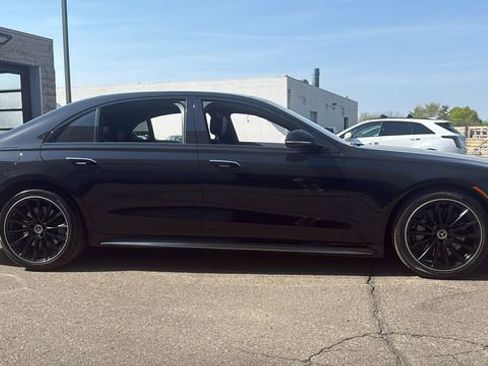 Certified 2025 Mercedes-Benz S 580 4MATIC Sedan image 3