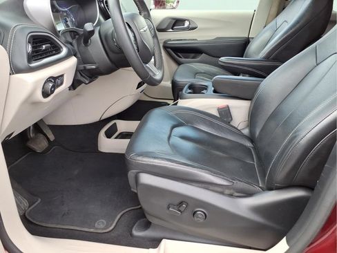 Used 2022 Chrysler Pacifica Touring-L AWD/4WD image 21