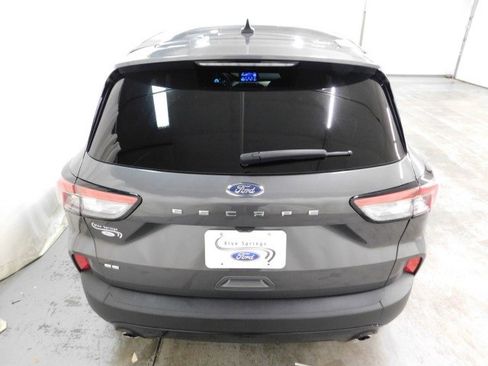 Used 2022 Ford Escape SE w/ SE Sport Appearance Package image 4