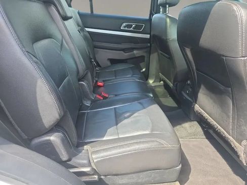Used 2017 Ford Explorer XLT w/ Equipment Group 202A AWD/4WD image 13