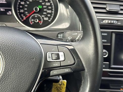 Used 2019 Volkswagen Golf S image 18