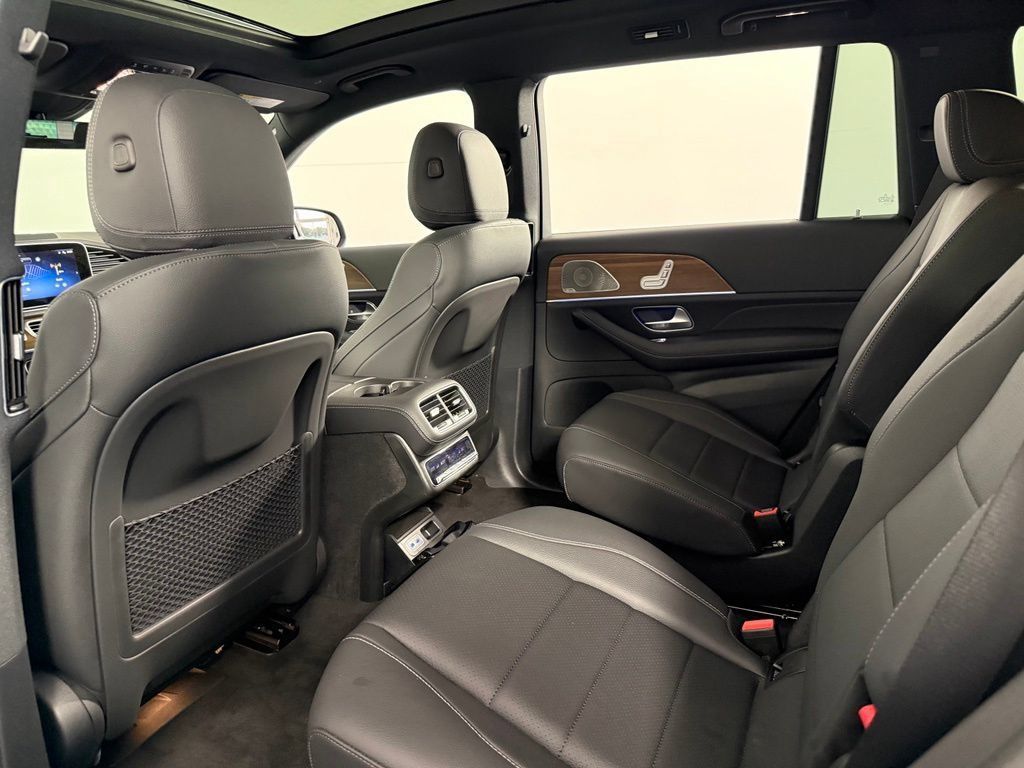 Certified 2025 Mercedes-Benz GLS 450 4MATIC w/ AMG Line Exterior image 37