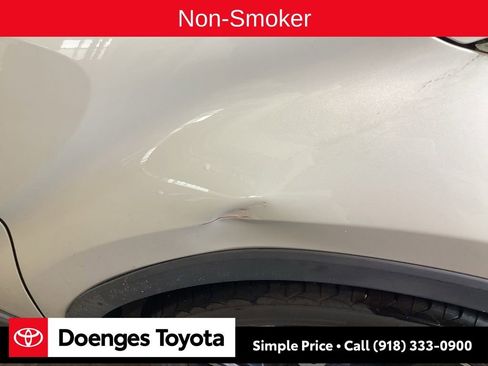 Used 2018 Toyota C-HR XLE image 2