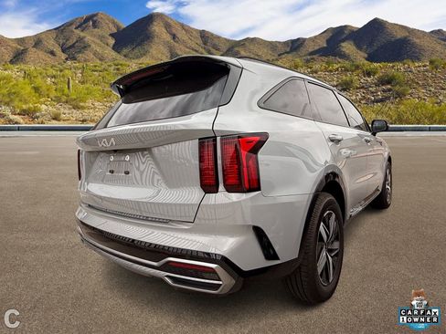 Used 2023 Kia Sorento EX w/ Panoramic Sunroof Package image 4