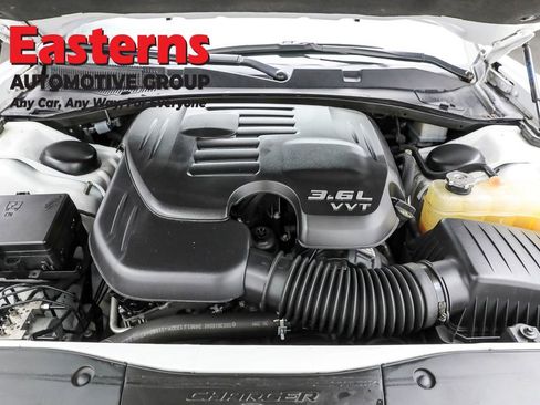 Used 2022 Dodge Charger SXT w/ Leather Interior Group image 7