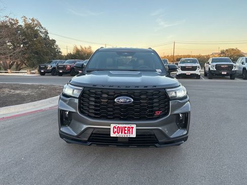Used 2025 Ford Explorer ST image 2