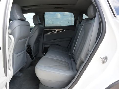 Used 2022 Lincoln Nautilus Reserve w/ Luxury Package image 18