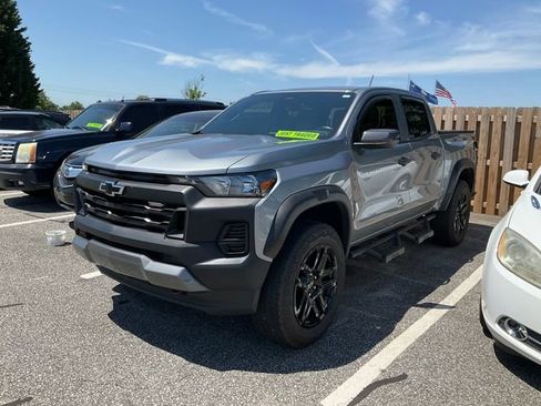 Used 2025 Chevrolet Colorado Trail Boss AWD/4WD image 3