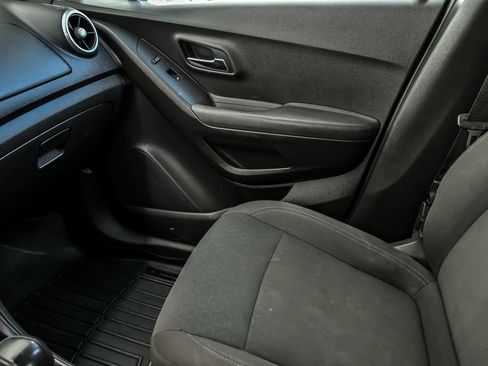 Used 2016 Chevrolet Trax LS FWD image 25
