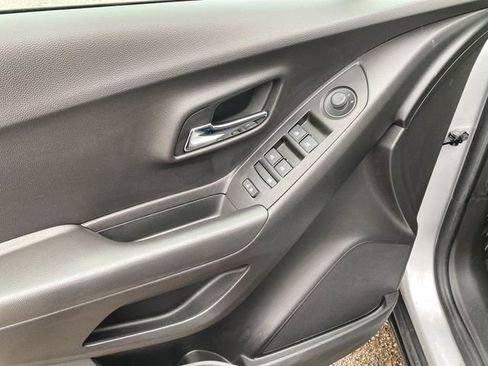 Used 2020 Chevrolet Trax LT image 20