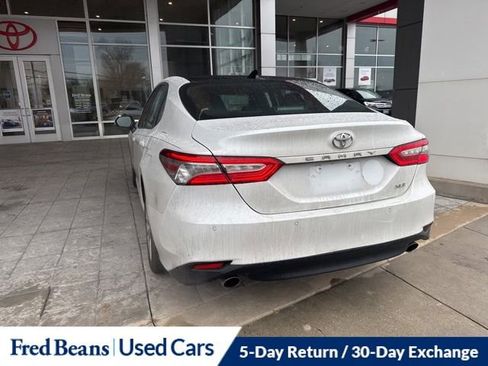 Used 2018 Toyota Camry XLE image 11