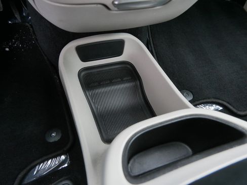 Certified 2022 Chrysler Pacifica Touring-L image 25