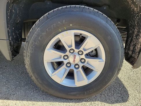 New 2026 GMC Sierra 1500 SLE w/ Preferred Package image 10