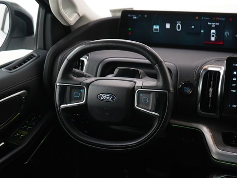 Used 2025 Ford Expedition Max Platinum AWD/4WD image 16