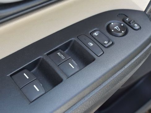 Used 2017 Honda CR-V LX image 18