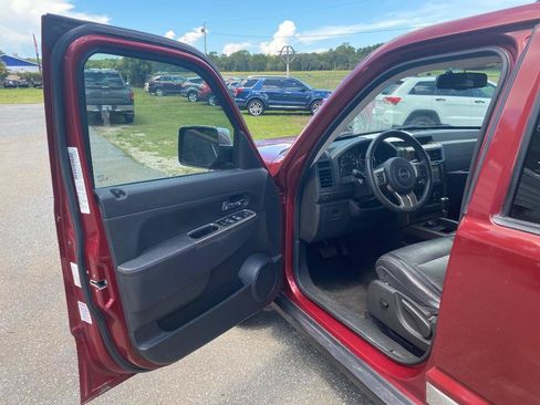Used 2012 Jeep Liberty Limited Jet w/ Comfort/Convenience Group AWD/4WD image 13
