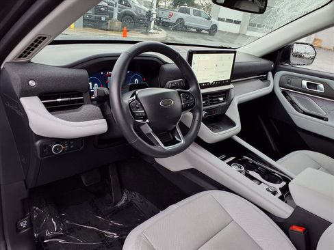 Used 2025 Ford Explorer Platinum w/ Ultimate Package image 17