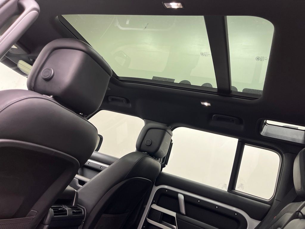 Used 2023 Land Rover Defender 110 X-Dynamic SE AWD/4WD image 11