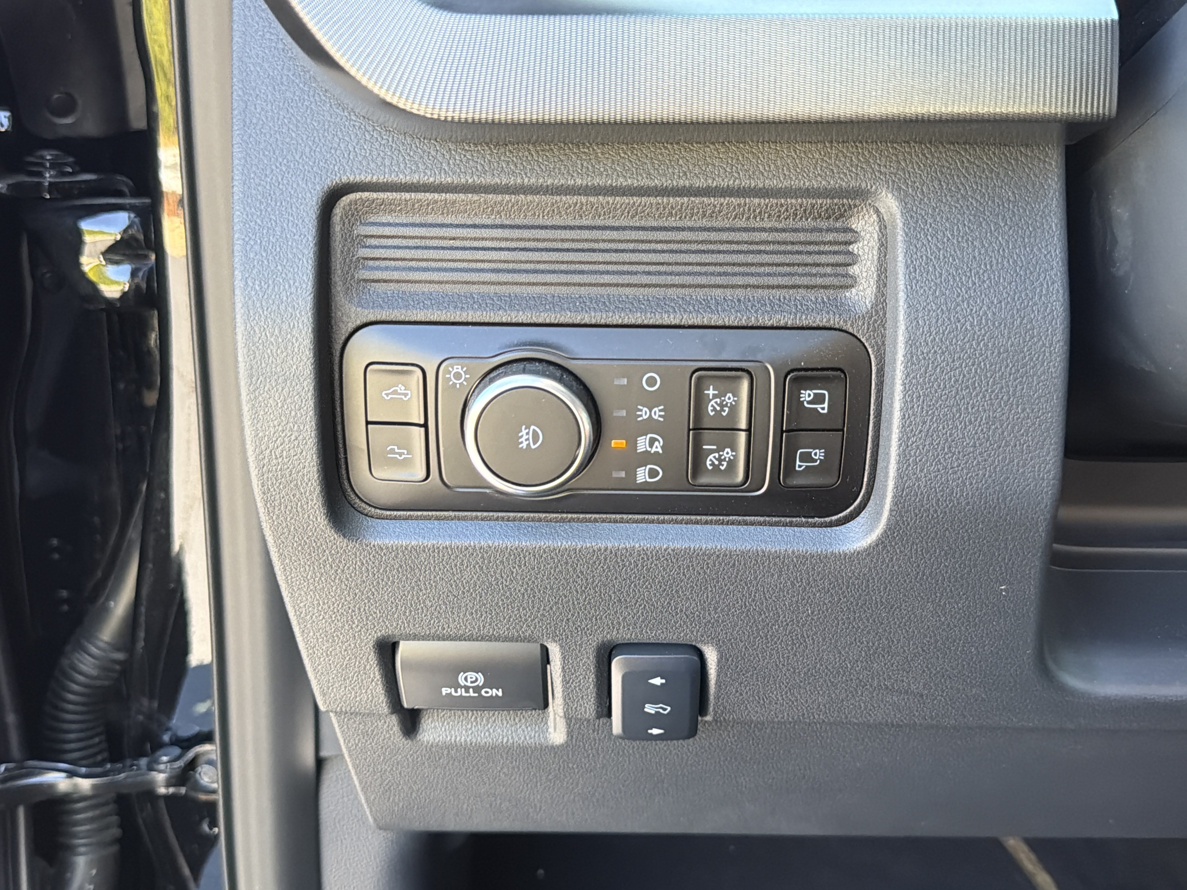 Used 2026 Ford F450 Platinum w/ FX4 Off-Road Package AWD/4WD image 31