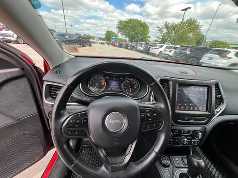 Used 2019 Jeep Cherokee Trailhawk w/ Cold Weather Group AWD/4WD image 40