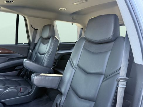 Used 2018 Cadillac Escalade Premium Luxury image 38