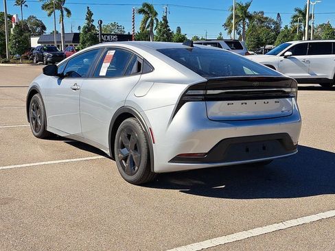 New 2026 Toyota Prius SE image 4