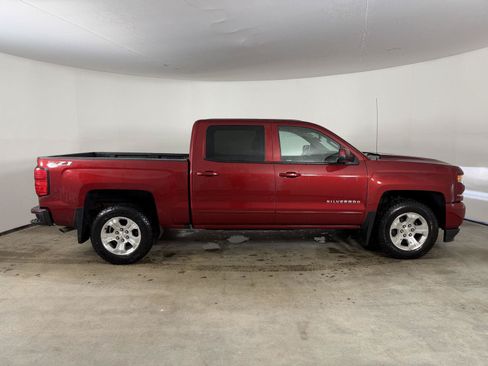 Used 2018 Chevrolet Silverado 1500 LT w/ All Star Edition AWD/4WD image 6
