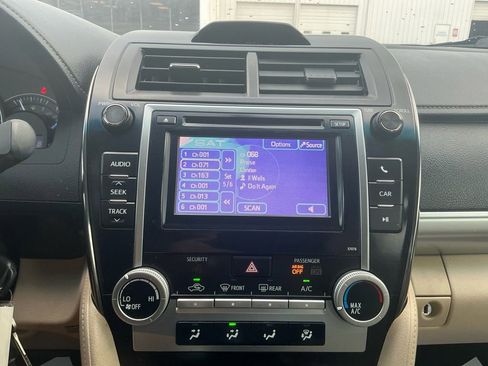 Used 2013 Toyota Camry LE FWD image 26