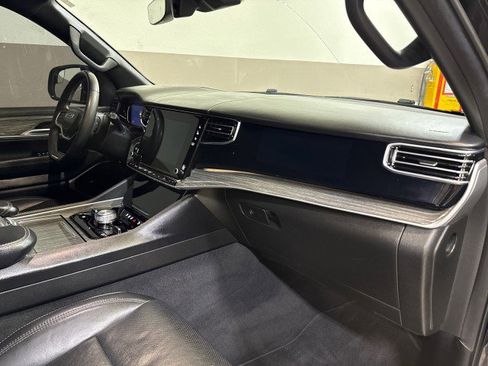 Used 2022 Jeep Wagoneer Series III w/ Rear Seat Video Group 1 image 62