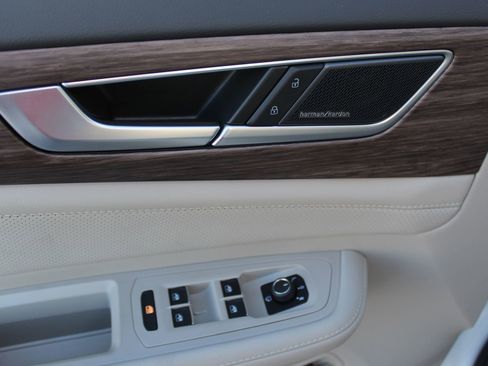 Used 2025 Volkswagen Atlas SEL Premium R-Line image 21