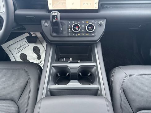 New 2025 Land Rover Defender 130 X-Dynamic SE AWD/4WD image 22