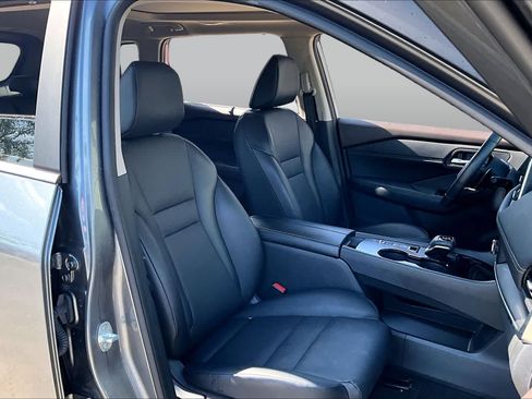 Certified 2023 Nissan Rogue SV w/ SV Premium B Package FWD image 9