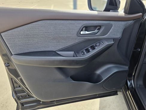 Used 2023 Nissan Rogue SV FWD image 20