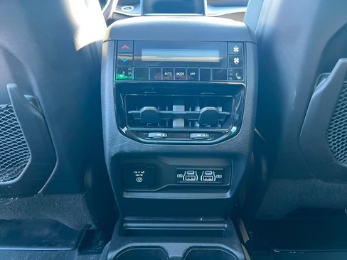 Used 2023 Jeep Grand Cherokee L Limited AWD/4WD image 15
