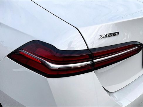 New 2026 BMW 550e xDrive image 14