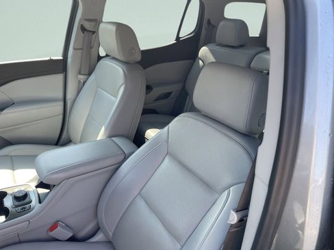 Used 2023 GMC Acadia SLT image 23